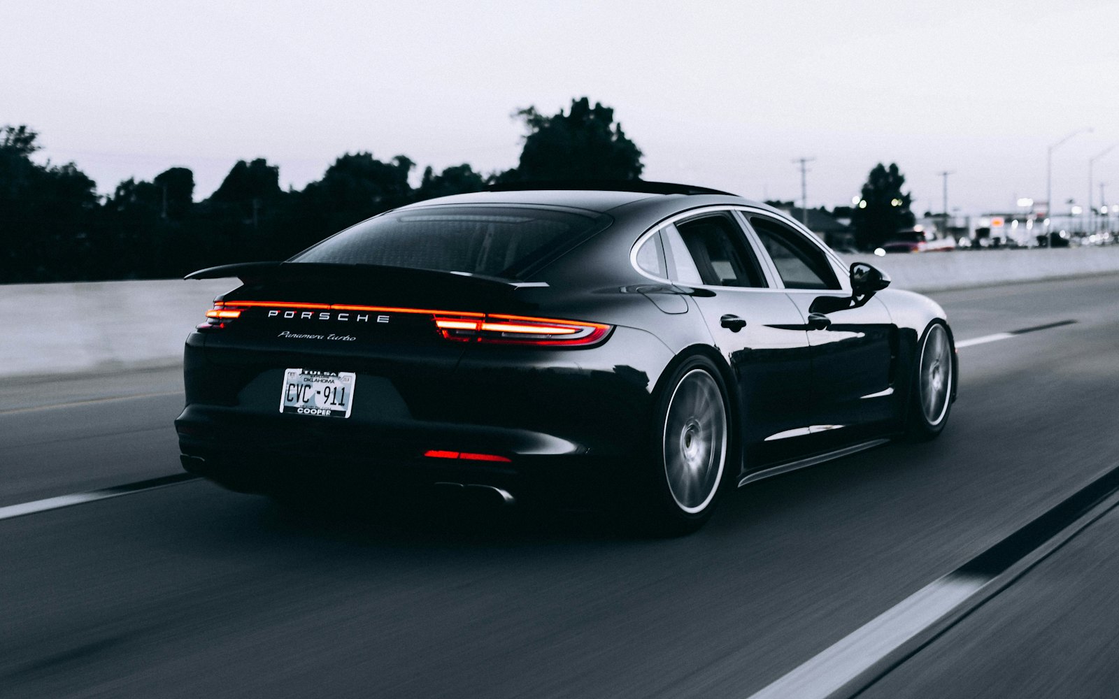 2024 hibrit premium sedan, 12.600 km — görsel 2
